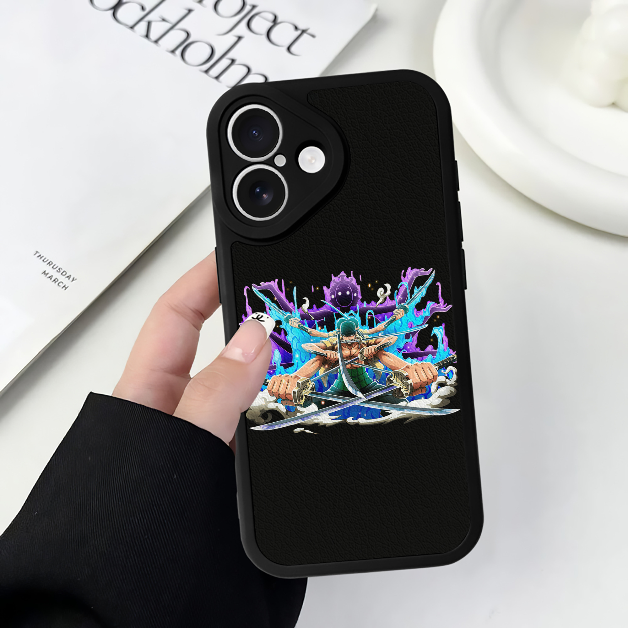 （画像用） ワンピース ロロノア・ゾロ ONE PIECE Roronoa Zoro 【iPhone 16シリーズ対応】シリコンスマホケース（レザー調） 材質：シリコン